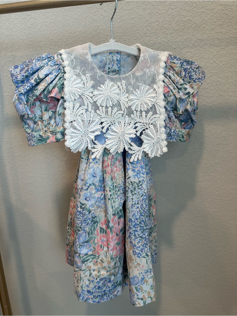 Vintage Classic Floral Puff-Sleeve Dress with Lace Bib - Pastel Blue & Pink